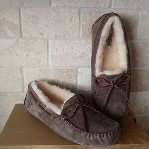 UGG Dakota Brown Faux Fur Loafers Size 9